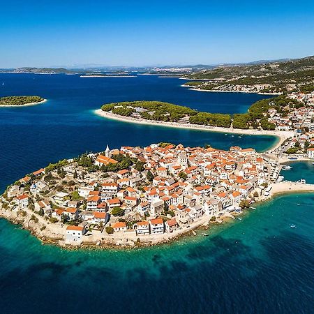 Family Apartments & Rooms Mikelin Primošten المظهر الخارجي الصورة