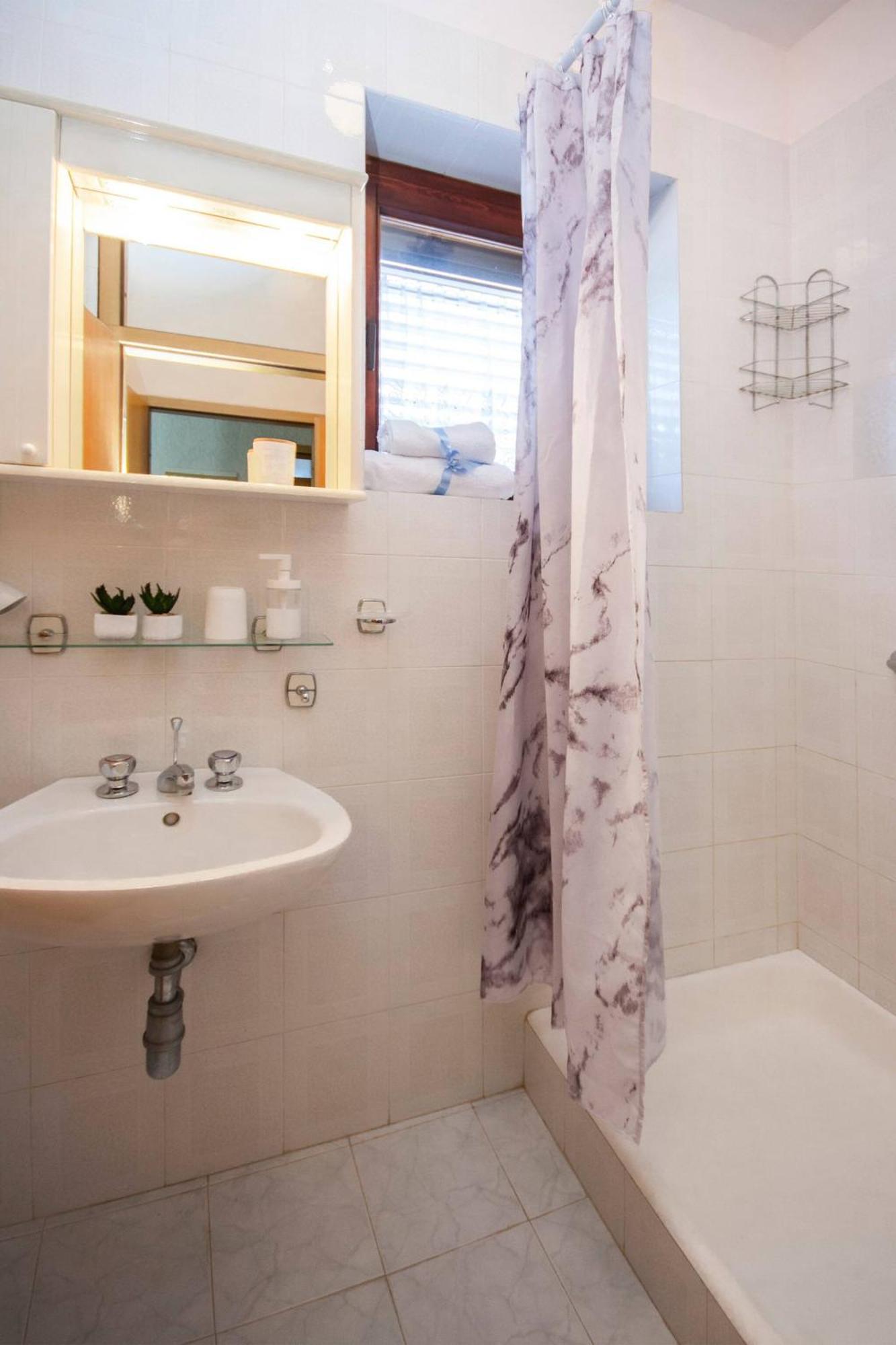Family Apartments & Rooms Mikelin Primošten المظهر الخارجي الصورة