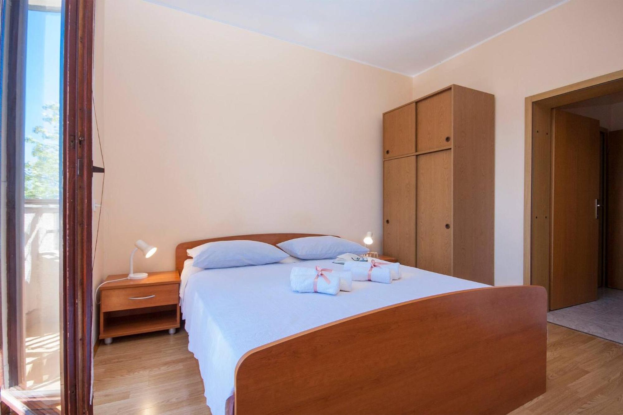 Family Apartments & Rooms Mikelin Primošten المظهر الخارجي الصورة