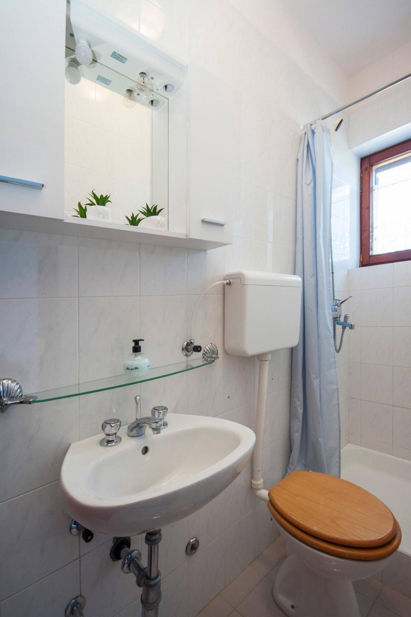 Family Apartments & Rooms Mikelin Primošten المظهر الخارجي الصورة