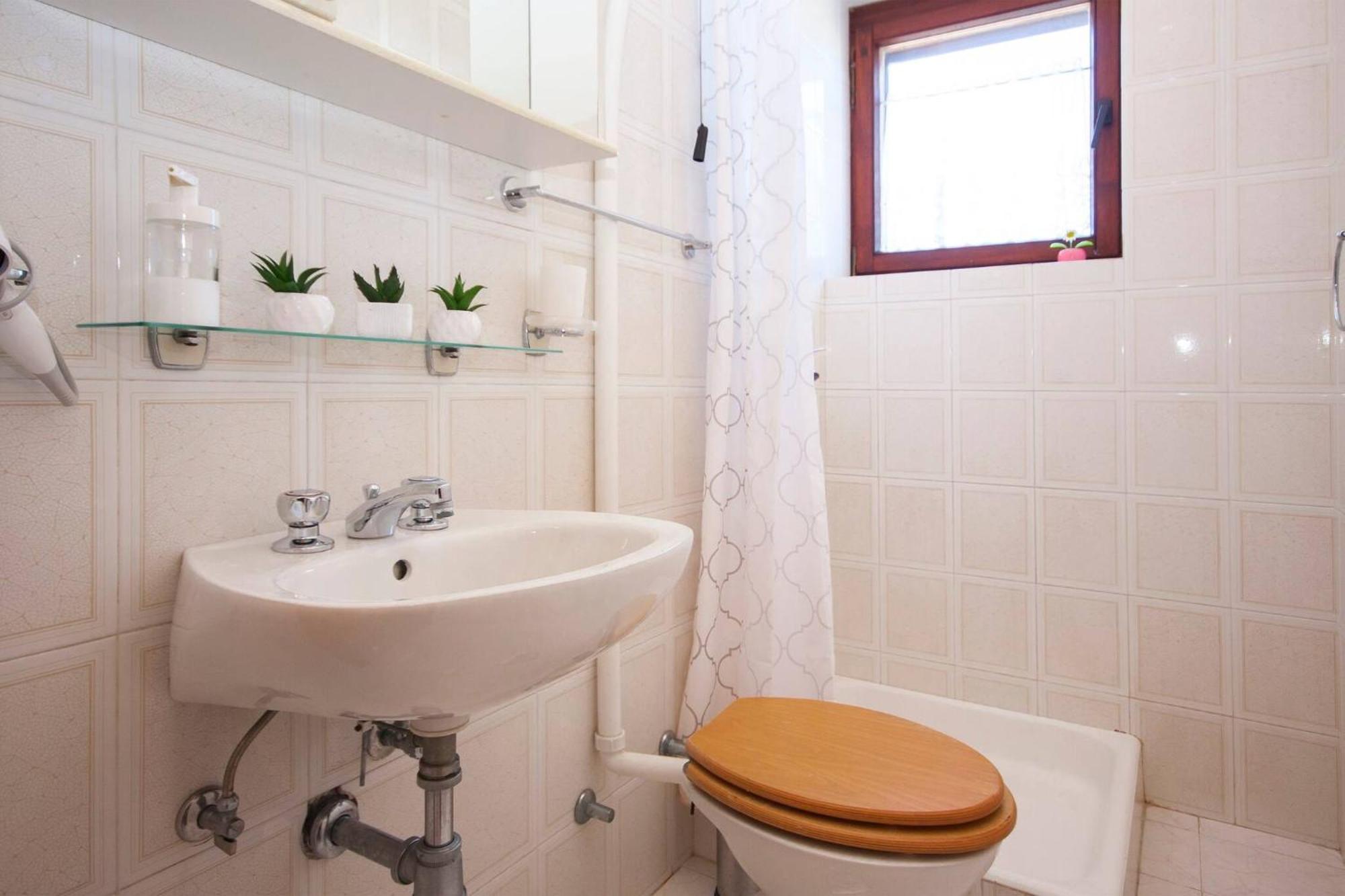Family Apartments & Rooms Mikelin Primošten المظهر الخارجي الصورة