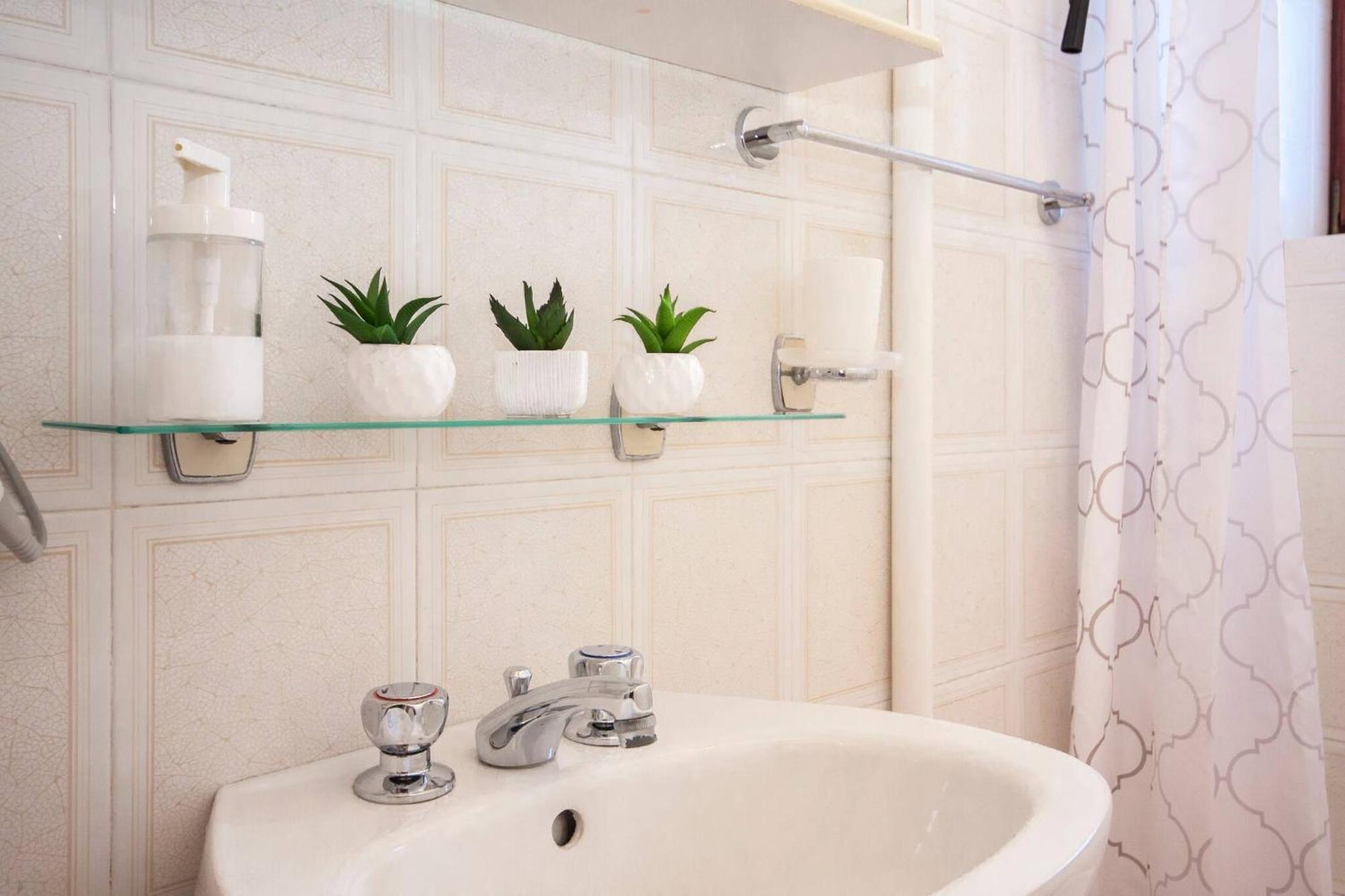 Family Apartments & Rooms Mikelin Primošten المظهر الخارجي الصورة
