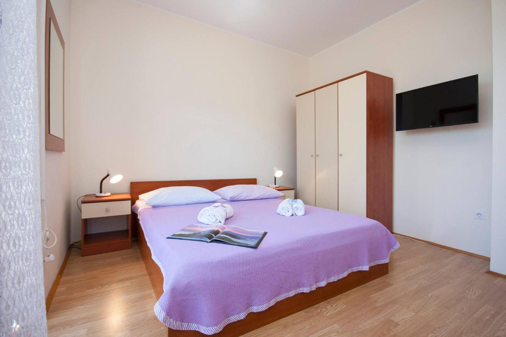 Family Apartments & Rooms Mikelin Primošten المظهر الخارجي الصورة