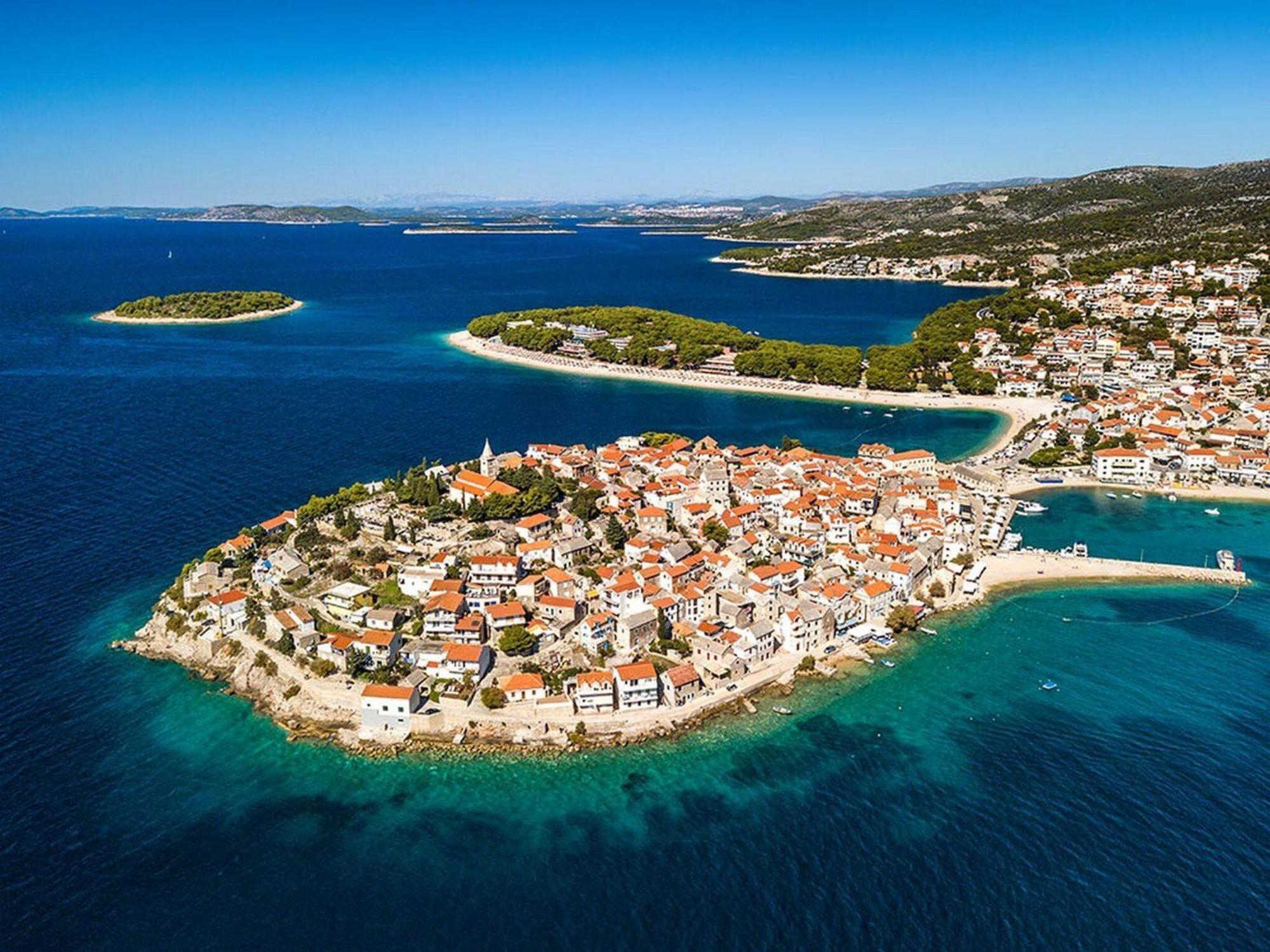 Family Apartments & Rooms Mikelin Primošten المظهر الخارجي الصورة